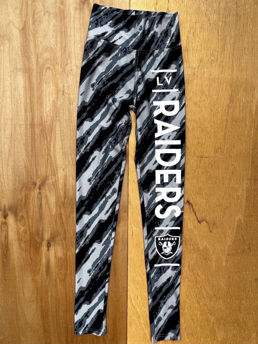 NFL TEAM APPAREL LAS VEGAS RAIDERS ABSTRACT LEGGINGS WOMEN’S sz XS